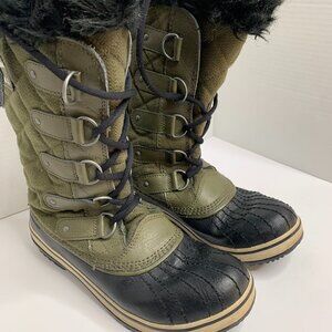 Sorel Women’s Green Leather & Rubber Boots – US Size 8, Fleece-Lined Warmth